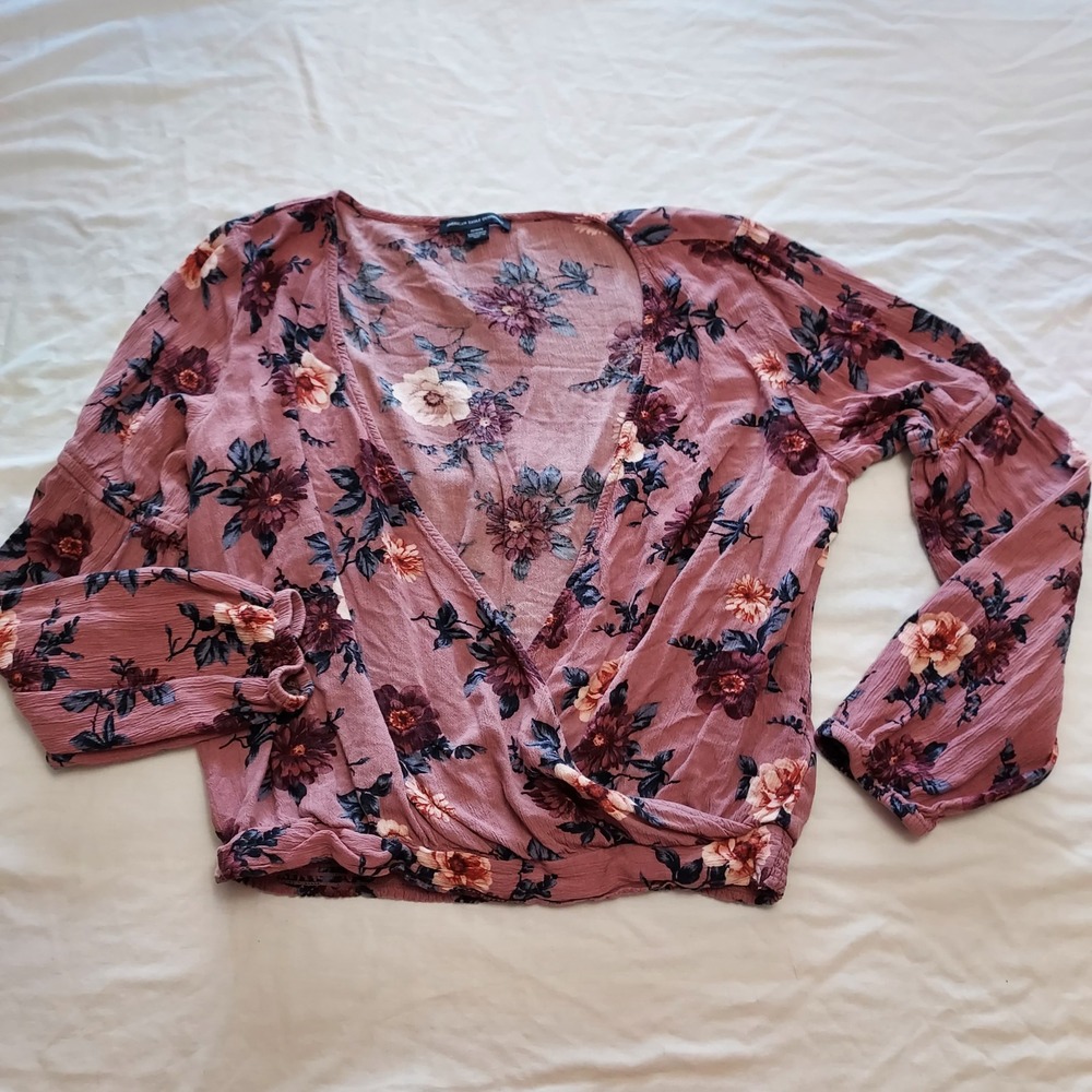 American Eagle Mauve Floral Surplice Wrap Top Smocked Hem M Romantic Peasant